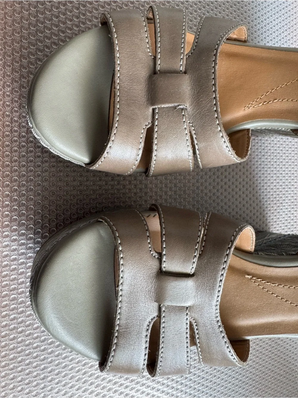 Clarks Women's Taupe Open-Toe Slingback Sandals
